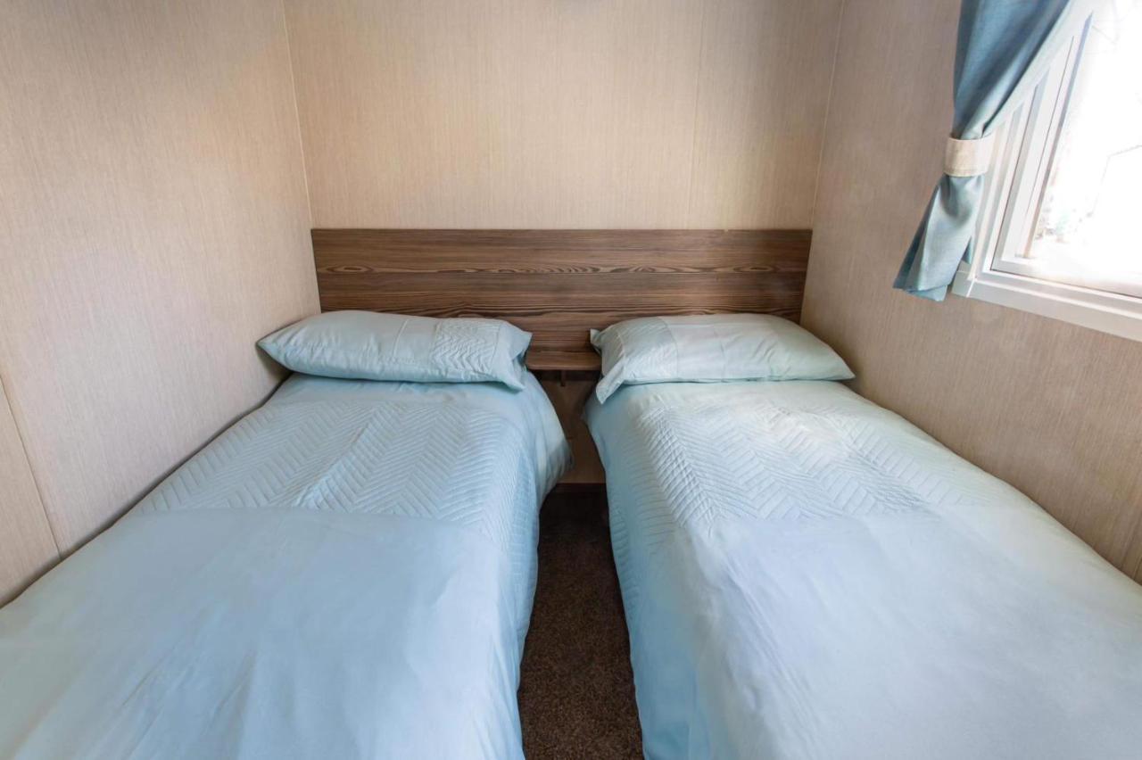 Caravan In Haven Marton Mere Holiday Park Blackpool Exterior photo