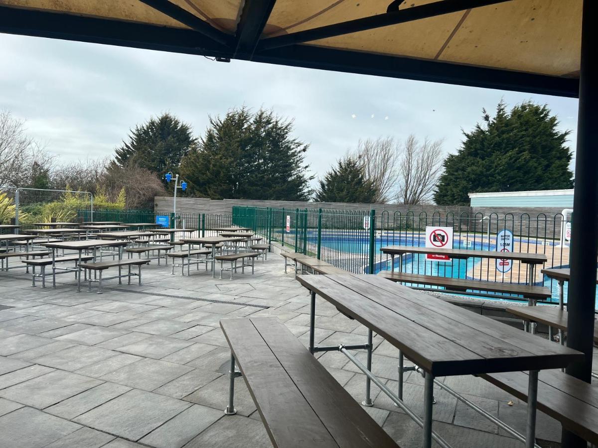 Caravan In Haven Marton Mere Holiday Park Blackpool Exterior photo